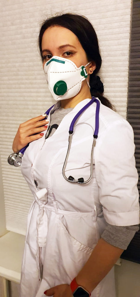 Медицинская маска с респиратором